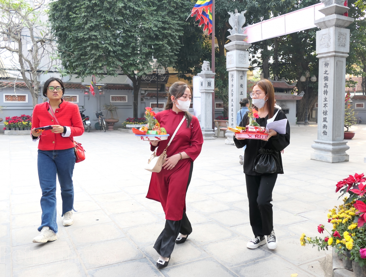 Giới trẻ Hà Nội nô nức đi chùa cầu duyên trước thềm lễ tình nhân Giới trẻ Hà Nội nô nức đi chùa cầu duyên trước thềm lễ tình nhân