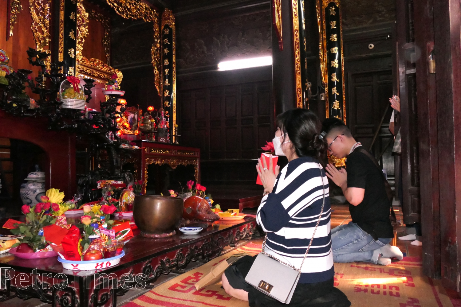 Giới trẻ Hà Nội nô nức đi chùa cầu duyên trước thềm lễ tình nhân
