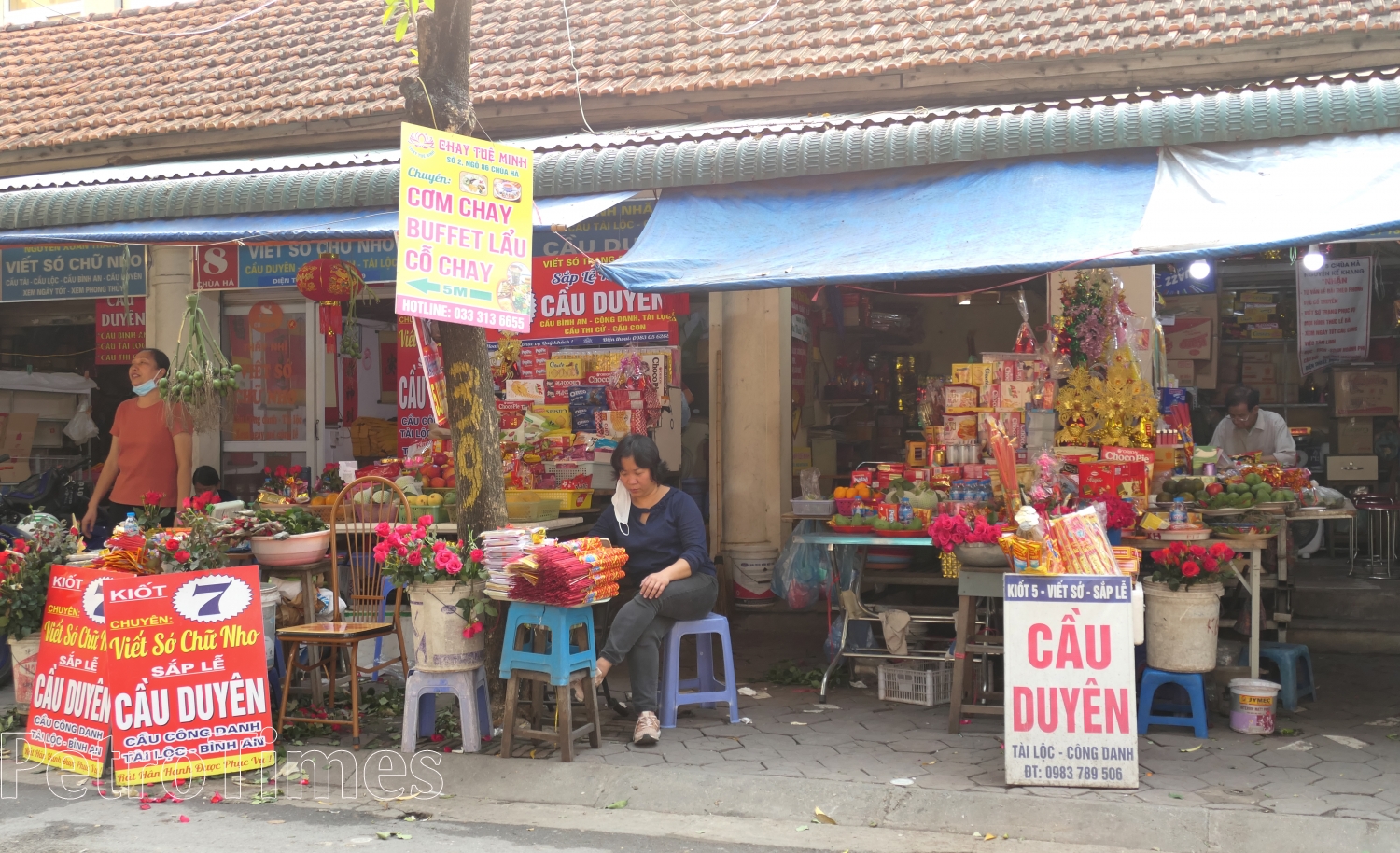 Giới trẻ Hà Nội nô nức đi chùa cầu duyên trước thềm lễ tình nhân Giới trẻ Hà Nội nô nức đi chùa cầu duyên trước thềm lễ tình nhân