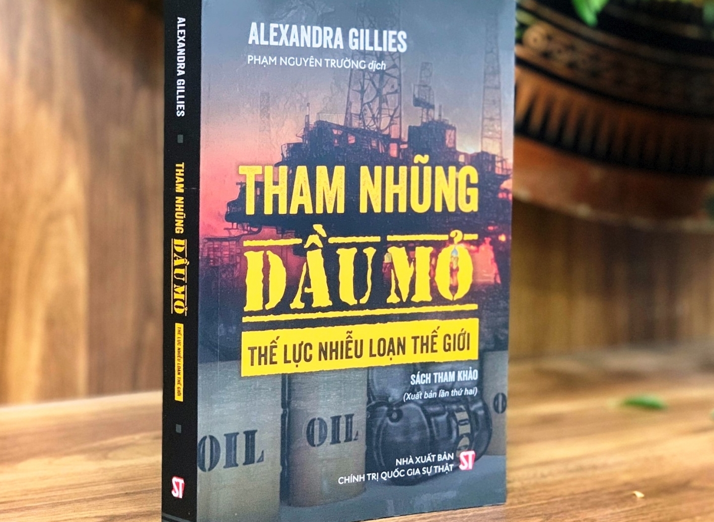 Ra mắt ấn phẩm “Tham nhũng dầu mỏ - Thế lực nhiễu loạn thế giới”