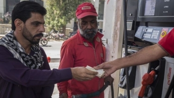 Pakistan: Giá xăng dầu tăng nhẹ