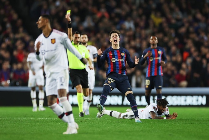 Barcelona trả giá đắt cho trận hòa Man Utd - 1