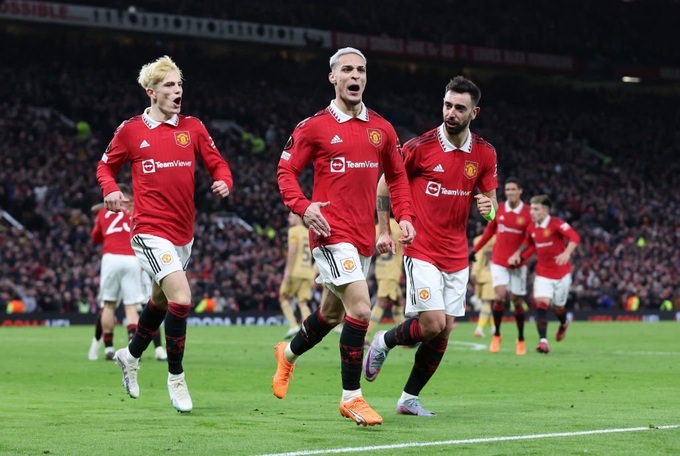 Man Utd ngược dòng hạ Barcelona, tiến bước tại Europa League - 4