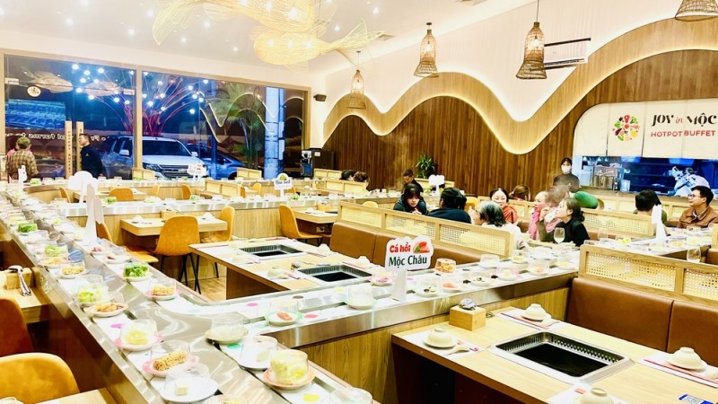 Joy in Mộc Châu - lẩu băng chuyền đặc sản địa phương