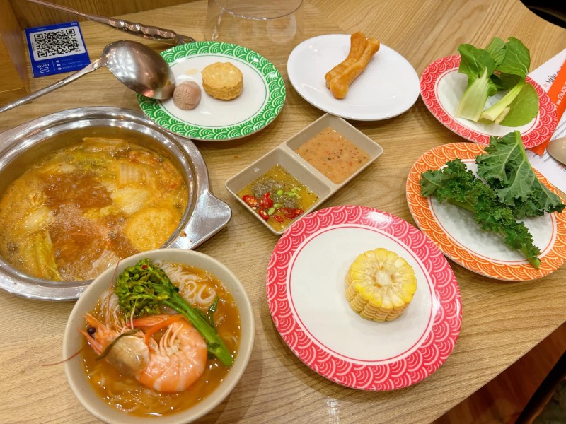 Joy in Mộc Châu - lẩu băng chuyền đặc sản địa phương
