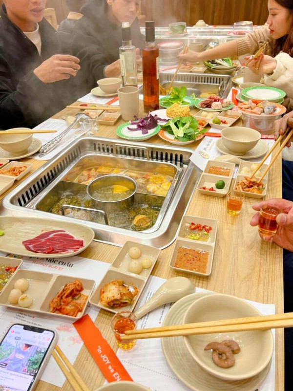 Joy in Mộc Châu - lẩu băng chuyền đặc sản địa phương