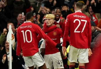 Ngược dòng hạ West Ham, Man Utd vào tứ kết FA Cup