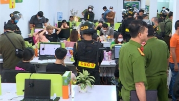Cần làm rõ vai trò của các ngân hàng trong vụ cung cấp hợp đồng cho công ty luật đòi nợ