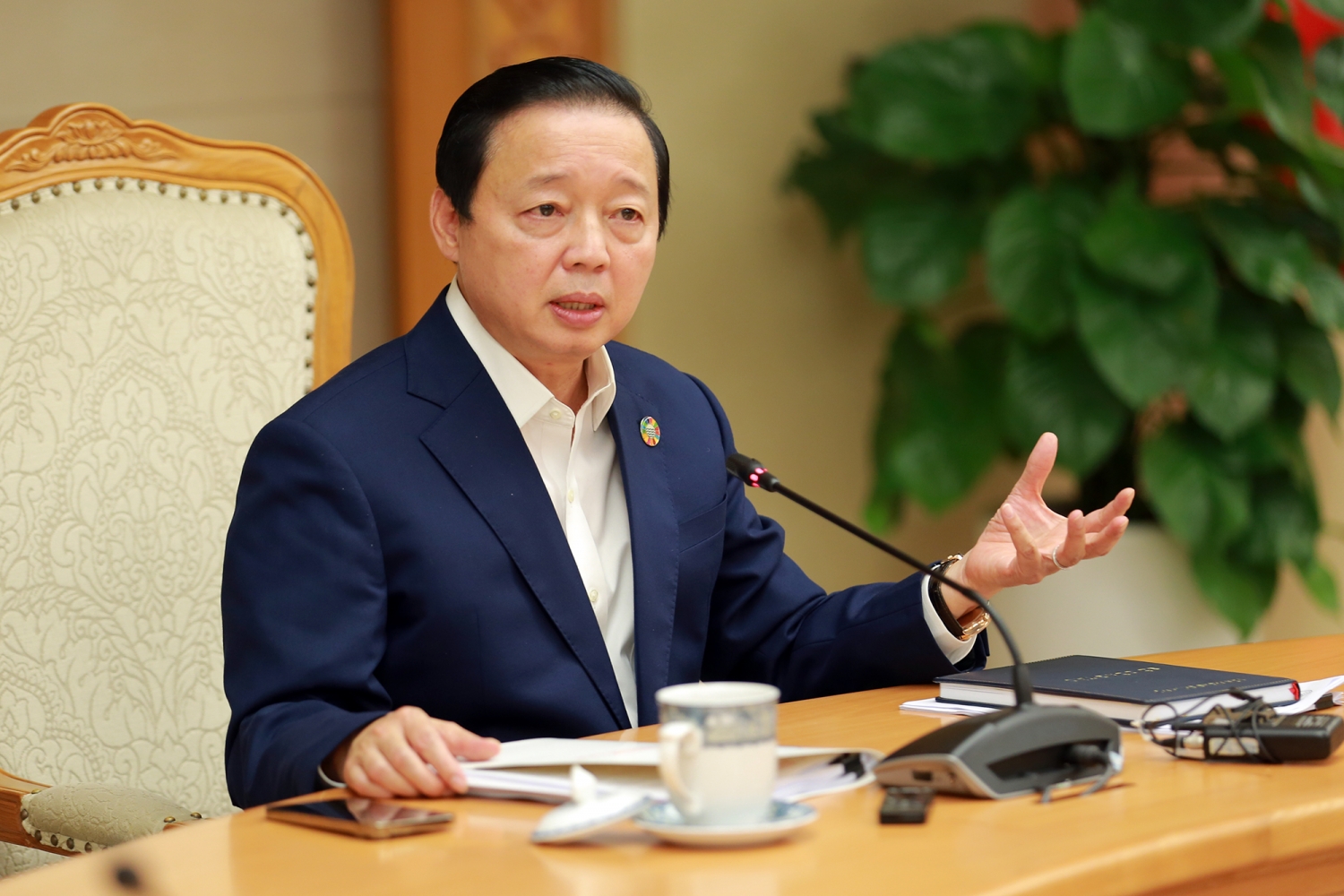 Phó Thủ tướng nhấn mạnh, vận tải đường sắt đóng vai trò quan trọng trên hành lang kinh tế Bắc-Nam, các hành lang vận tải chính Đông-Tây và vận tải hành khách tại các đô thị lớn