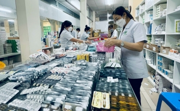 Tiếp tục thực hiện các giải pháp bảo đảm thuốc, trang thiết bị y tế