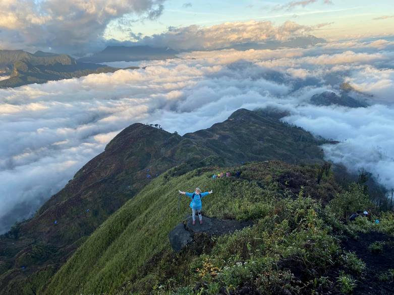 Mùa xuân rủ nhau leo núi