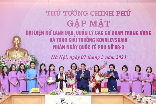 Thủ tướng gặp mặt đại diện nữ lãnh đạo, quản lý các cơ quan Trung ương