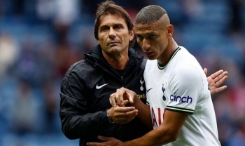 Conte đáp lại lời chỉ trích của Richarlison