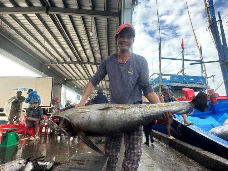Chở nặng “lộc biển” từ ngư trường Hoàng Sa, Trường Sa