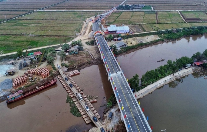 Phê duyệt Khung chính sách bồi thường, hỗ trợ, tái định cư Dự án đầu tư xây dựng cầu vượt sông Hóa