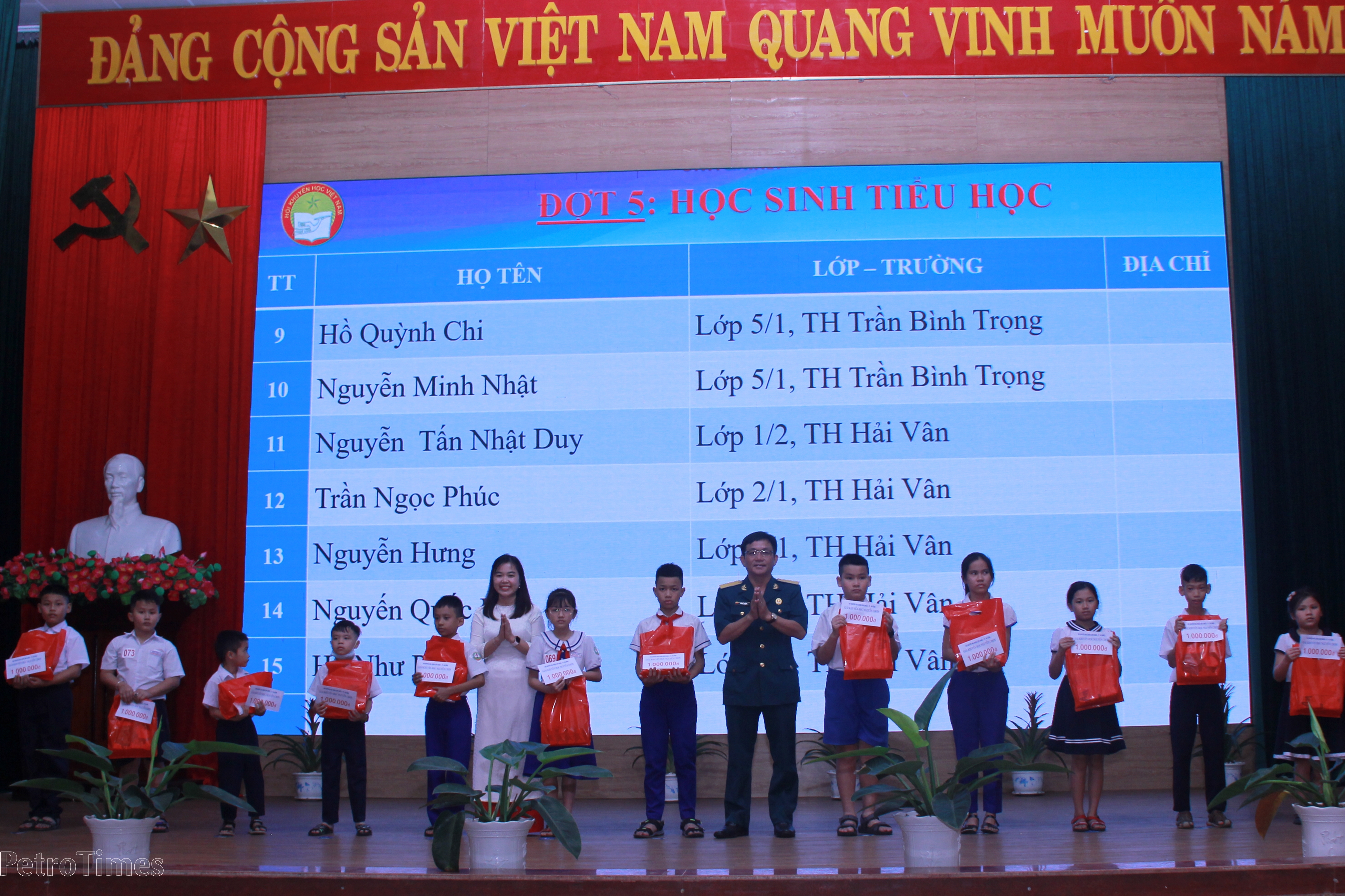 BSR và PVFCCo tài trợ 200 suất học bổng cho hội khuyến học quận Liên Chiểu - Đà Nẵng