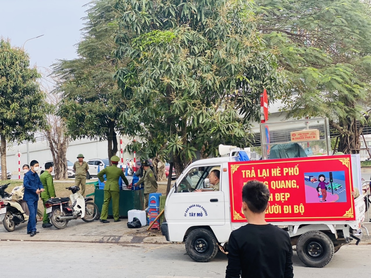 Hà Nội: Phường Tây Mỗ ra quân xử lý vi phạm trật tự văn minh đô thị
