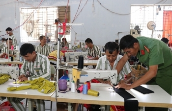 Thí điểm mô hình tổ chức lao động, dạy nghề cho phạm nhân ngoài trại giam