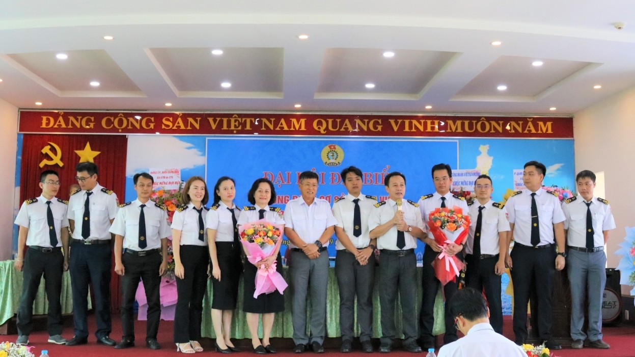 Công đoàn XN Vận tải biển và Công tác lặn Vietsovpetro tổ chức thành công Đại hội lần thứ XIII