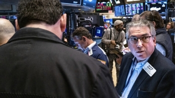 Thị trường chứng khoán thế giới ngày 15/3: Dow Jones rơi gần 500 điểm đầu phiên với sức ép từ Credit Suisse