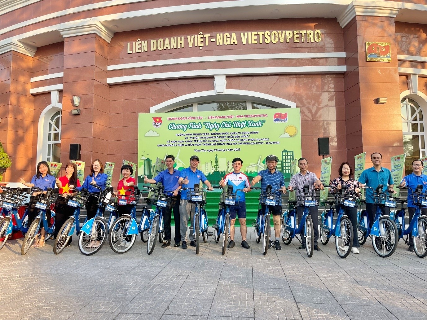 Vietsovpetro cùng Thành đoàn Thành phố Vũng Tàu tổ chức Lễ ra quân Ngày “Chủ nhật xanh”