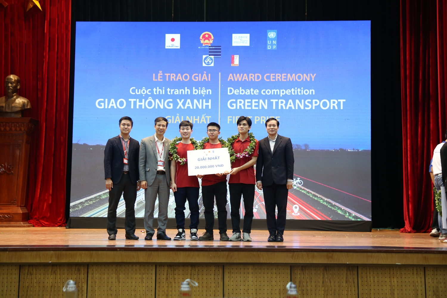 Đại học Bách Khoa Hà Nội giành giải Nhất Cuộc thi Tranh biện Giao thông Xanh