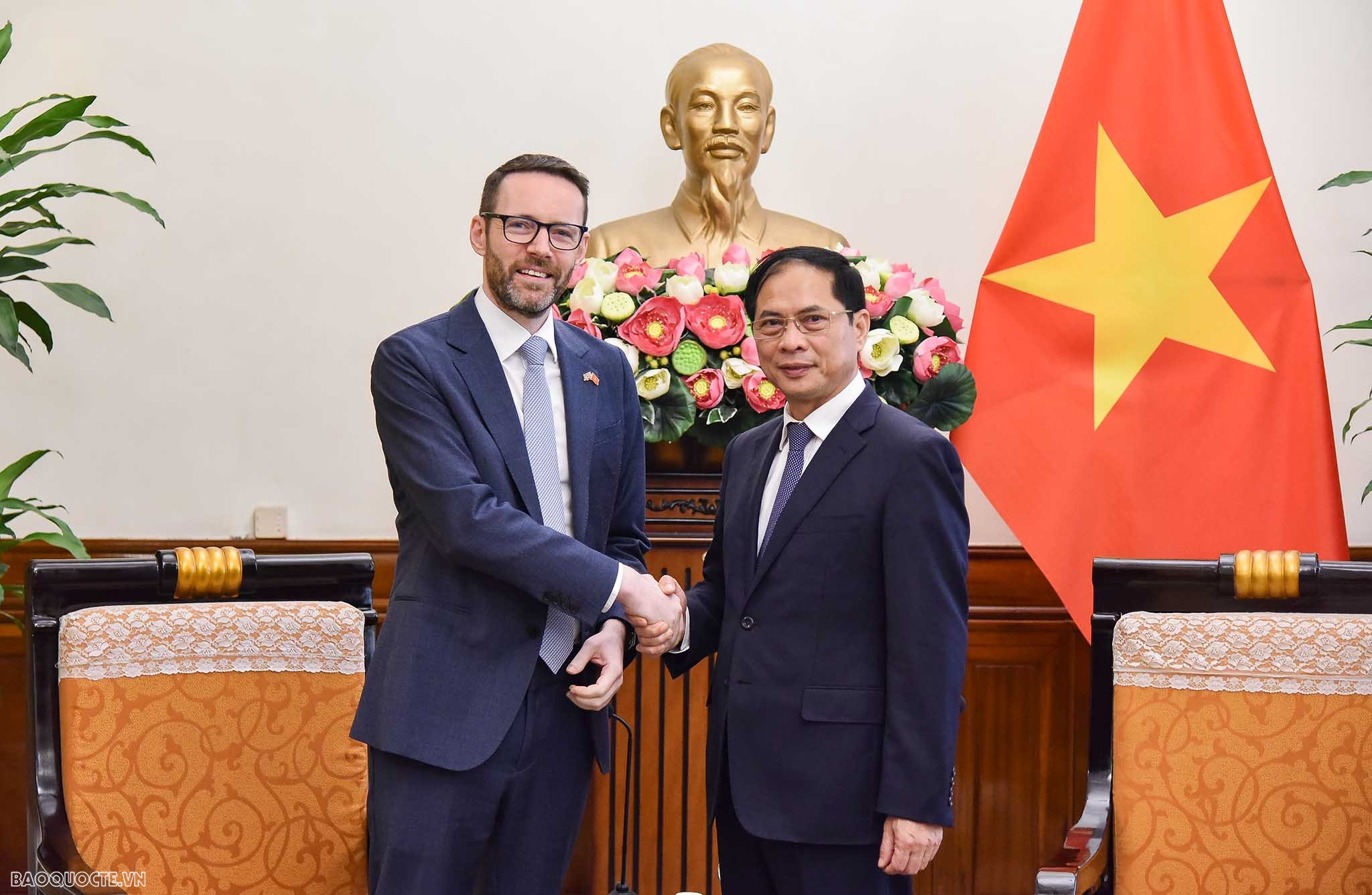 Bộ trưởng Ngoại giao Bùi Thanh Sơn tiếp Đại sứ Liên hiệp Vương quốc Anh và Bắc Ireland tại Việt Nam