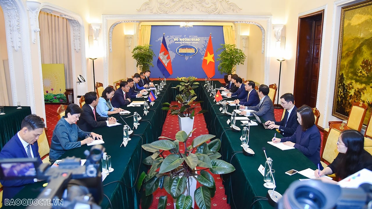 Bộ trưởng Ngoại giao Bùi Thanh Sơn hội đàm với Phó Thủ tướng, Bộ trưởng Ngoại giao và Hợp tác quốc tế Campuchia