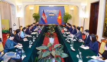 Bộ trưởng Ngoại giao Bùi Thanh Sơn hội đàm với Phó Thủ tướng, Bộ trưởng Ngoại giao và Hợp tác quốc tế Campuchia
