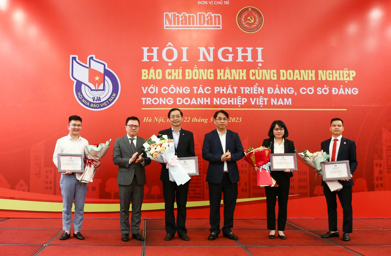 Báo chí đồng hành cùng doanh nghiệp với công tác phát triển Đảng, cơ sở Đảng trong doanh nghiệp Việt Nam