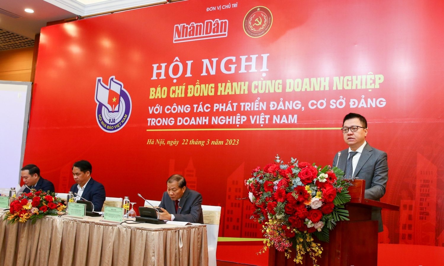 Báo chí đồng hành cùng doanh nghiệp với công tác phát triển Đảng, cơ sở Đảng trong doanh nghiệp Việt Nam