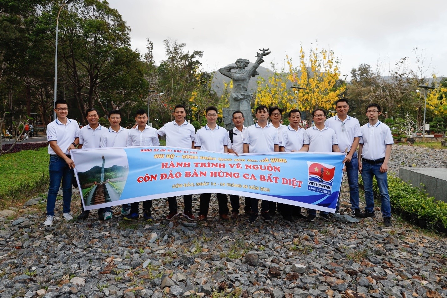 Chi bộ Giàn nén khí mỏ Rồng tổ chức Hành trình về nguồn – Côn Đảo bản hùng ca bất diệt
