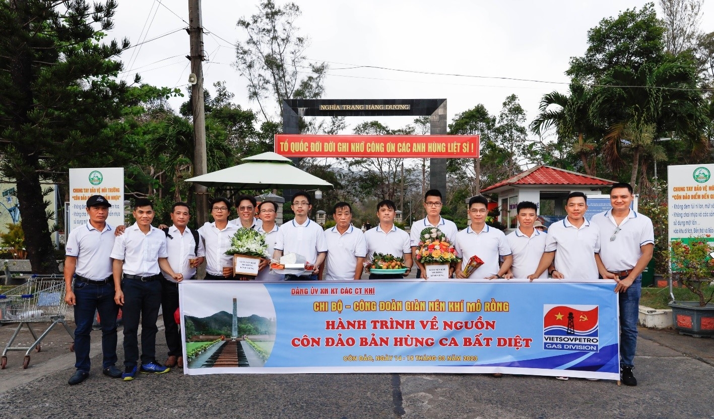 Chi bộ Giàn nén khí mỏ Rồng tổ chức Hành trình về nguồn – Côn Đảo bản hùng ca bất diệt Chi bộ Giàn nén khí mỏ Rồng tổ chức Hành trình về nguồn – Côn Đảo bản hùng ca bất diệt