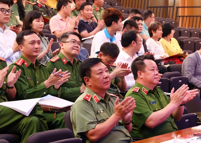 Thay đổi mẫu Căn cước công dân, người dân không phải làm lại - 1