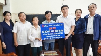 Hội Nông dân Việt Nam phối hợp Bảo hiểm PVI chi trả bồi thường bảo hiểm sức khỏe cho người vay vốn