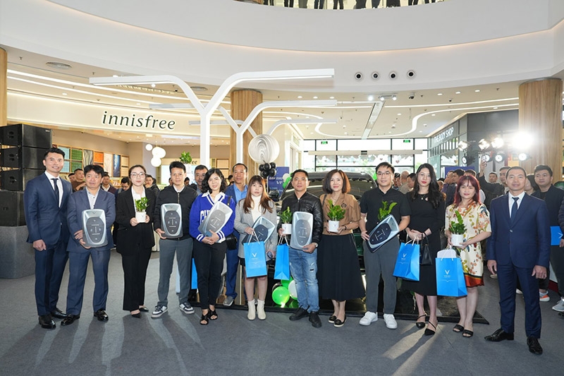 Vinfast chính thức bàn giao xe VF9 cho khách hàng VinFast chính thức bàn giao xe VF 9 cho khách hàng