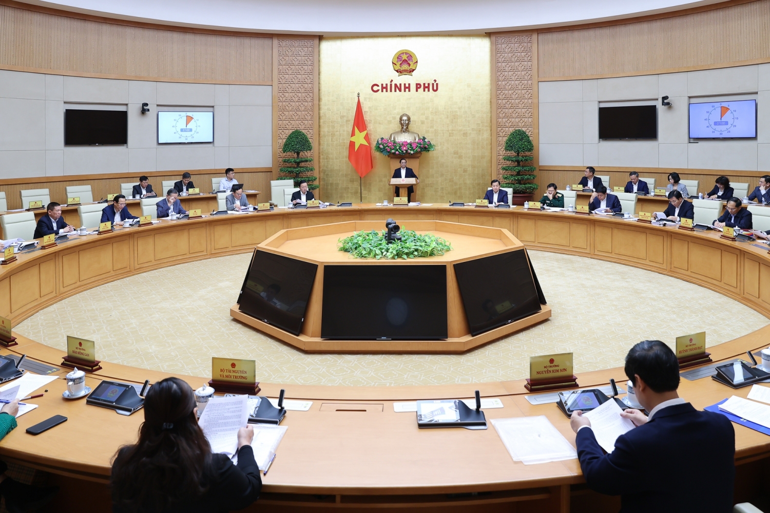 Xây dựng và hoàn thiện thể chế phải xuất phát từ đòi hỏi của thực tiễn, lấy thực tiễn làm thước đo