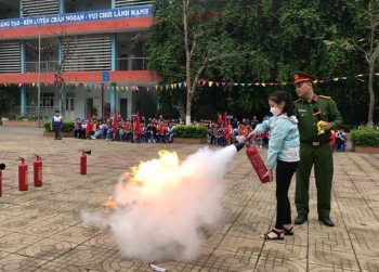 Tổ chức tuyên truyền về PCCC&CNCH cho cán bộ giáo viên, học sinh