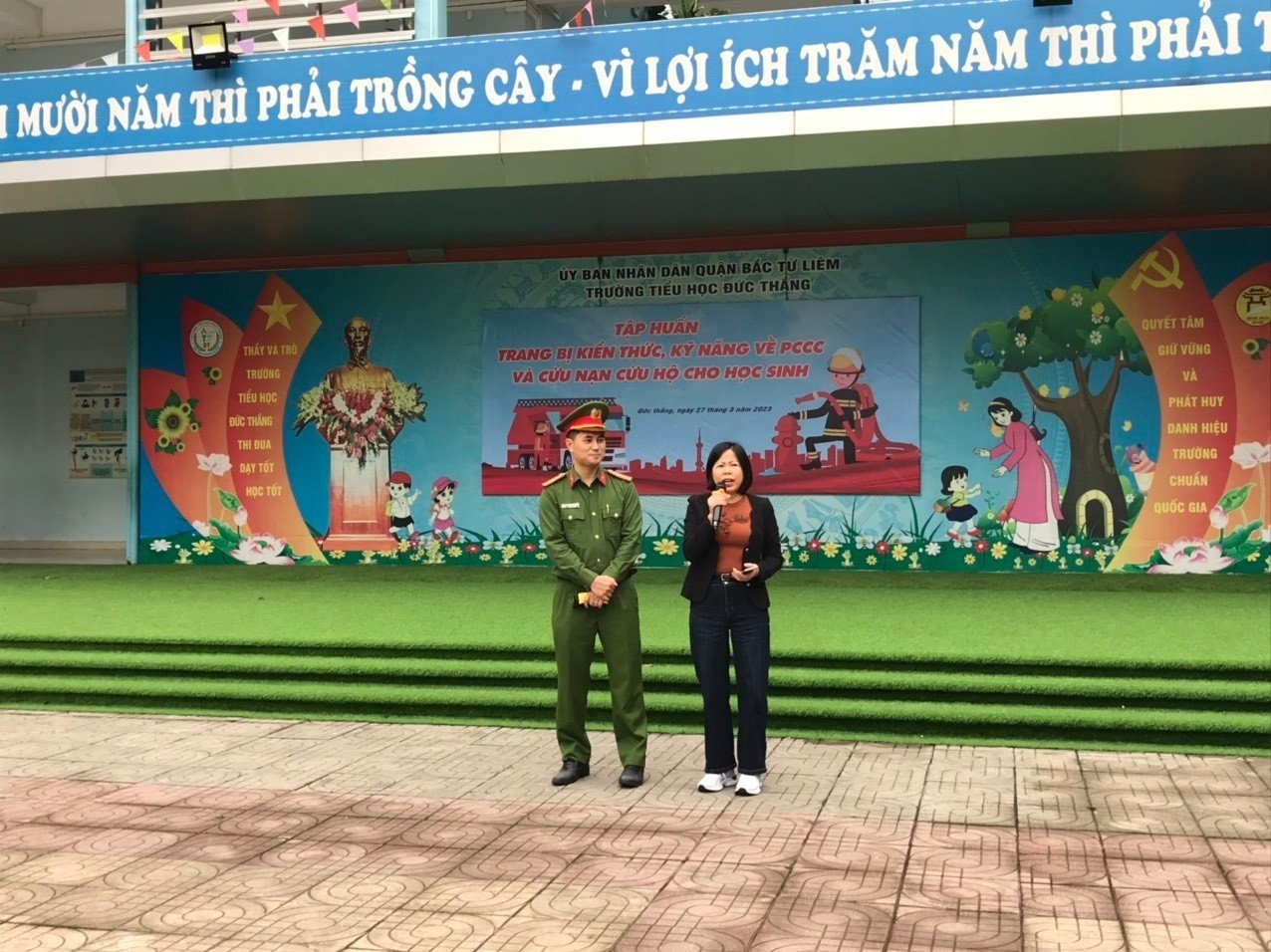 Tổ chức tuyên truyền về PCCC&CNCH cho cán bộ giáo viên, học sinh