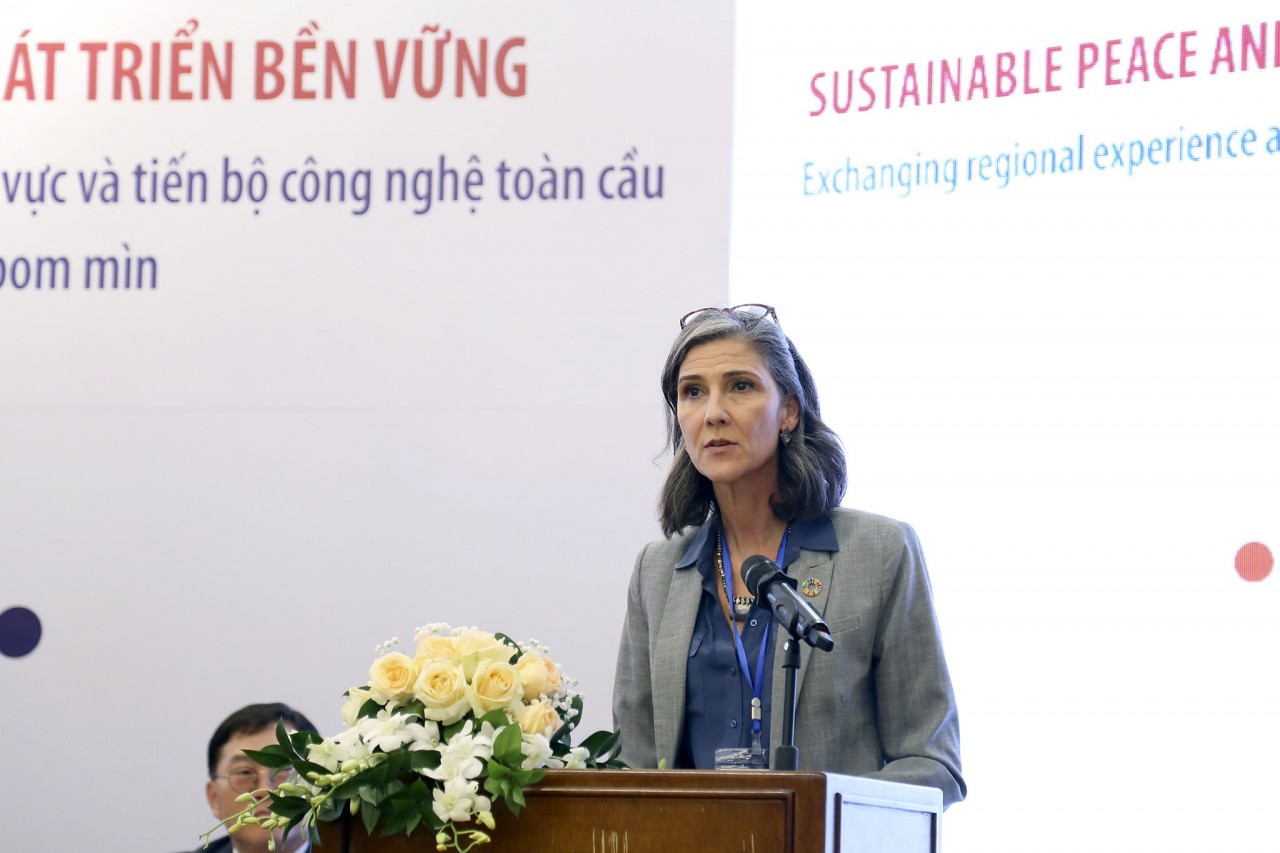 Thứ trưởng Ngoại giao Đỗ Hùng Việt phát biểu khai mạc hội thảo Khắc phục hậu quả bom mìn vì hòa bình, phát triển bền vững