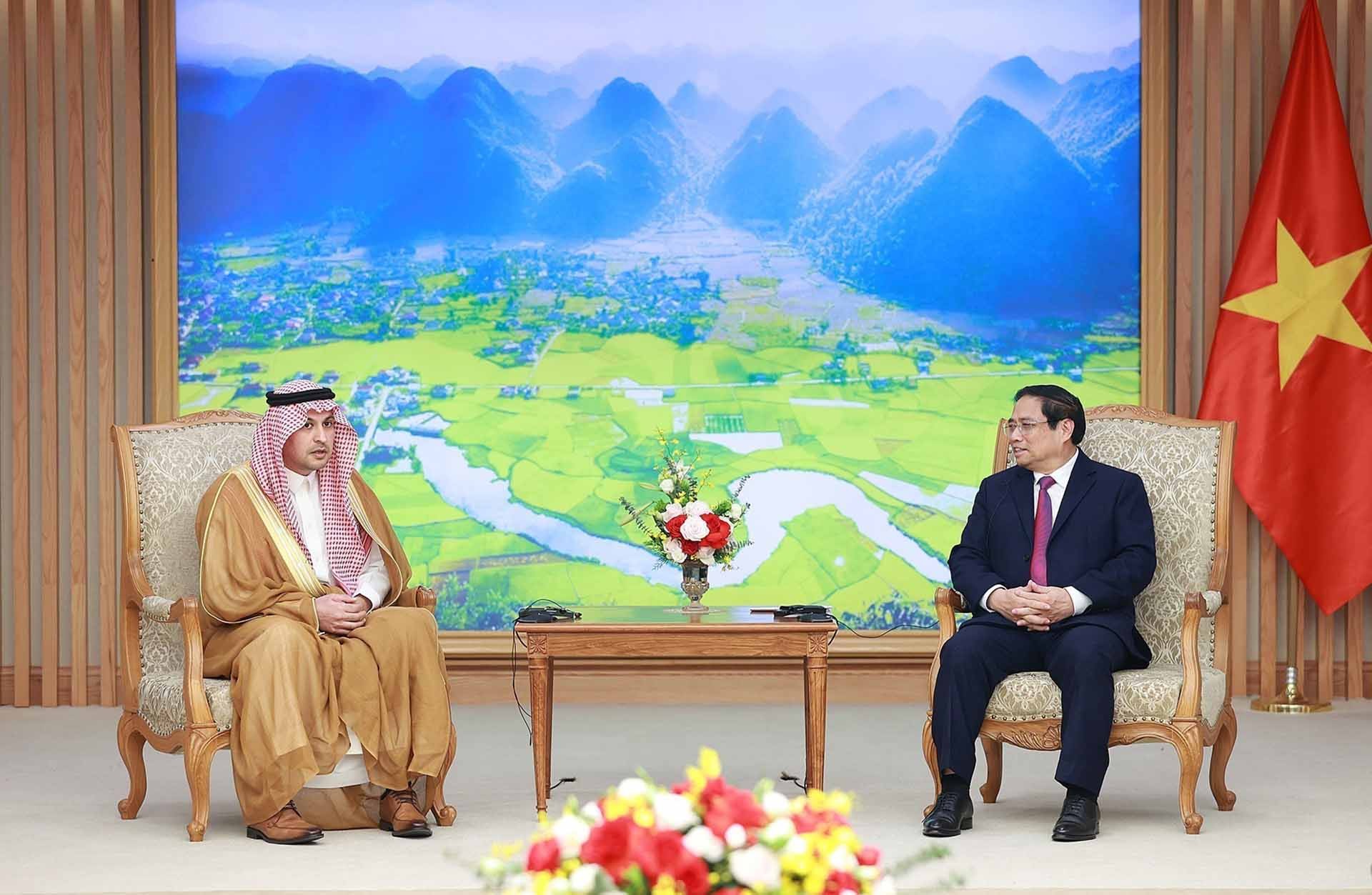 Thủ tướng Phạm Minh Chính tiếp Đại sứ Saudi Arabia tại Việt Nam Mohammed Ismaeil A. Dahlwy. (Nguồn: TTXVN)