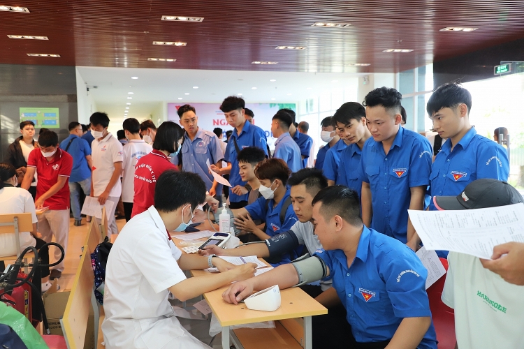 Tuổi trẻ Dầu khí tổ chức chương trình hiến máu nhân đạo với chủ đề “Một giọt máu cho đi, một cuộc đời ở lại”. Tuổi trẻ Dầu khí tổ chức chương trình hiến máu nhân đạo với chủ đề “Một giọt máu cho đi, một cuộc đời ở lại”