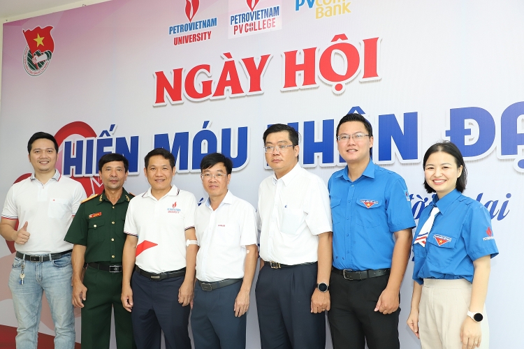 Tuổi trẻ Dầu khí tổ chức chương trình hiến máu nhân đạo với chủ đề “Một giọt máu cho đi, một cuộc đời ở lại”