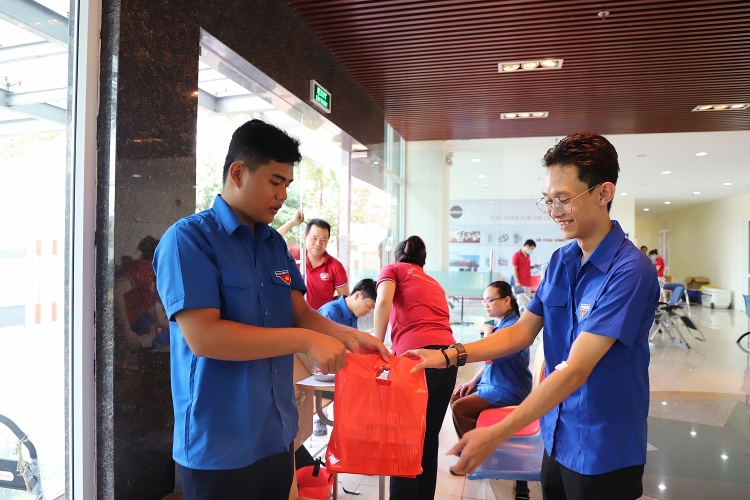 Tuổi trẻ Dầu khí tổ chức chương trình hiến máu nhân đạo với chủ đề “Một giọt máu cho đi, một cuộc đời ở lại”