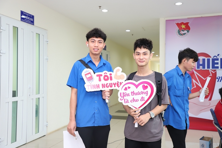 Tuổi trẻ Dầu khí tổ chức chương trình hiến máu nhân đạo với chủ đề “Một giọt máu cho đi, một cuộc đời ở lại”.