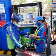 VCCI đề nghị miễn thuế tiêu thụ đặc biệt đối với xăng, đồ uống có đường