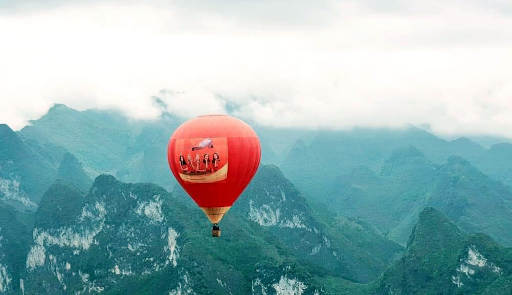 Khinh khí cầu bay trên Cao nguyên đá