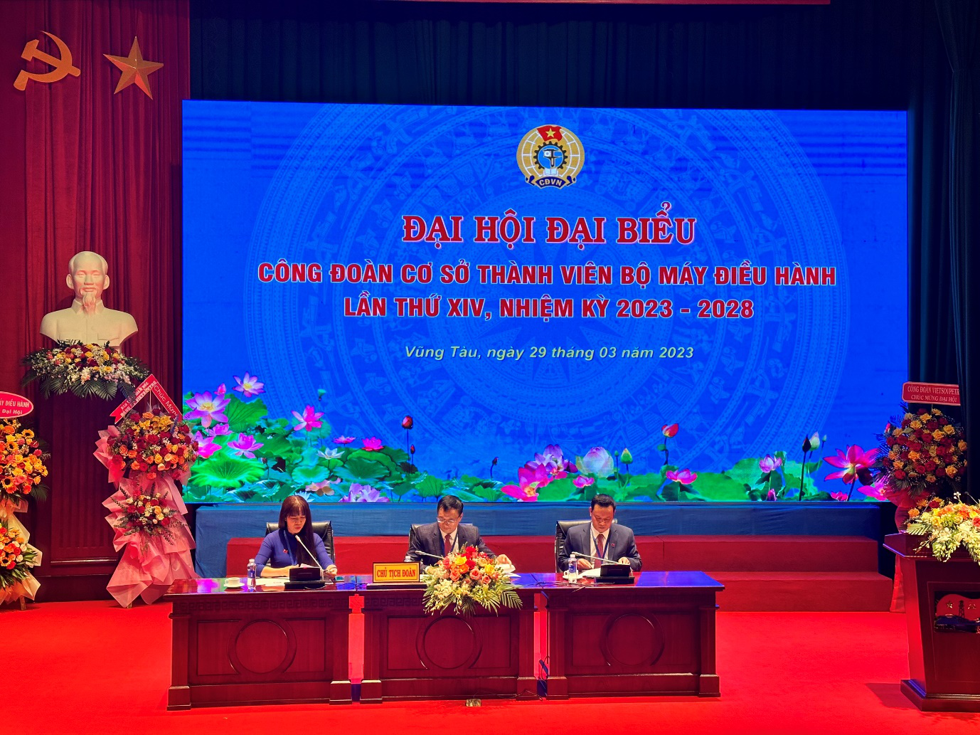 Đoàn chủ tịch 