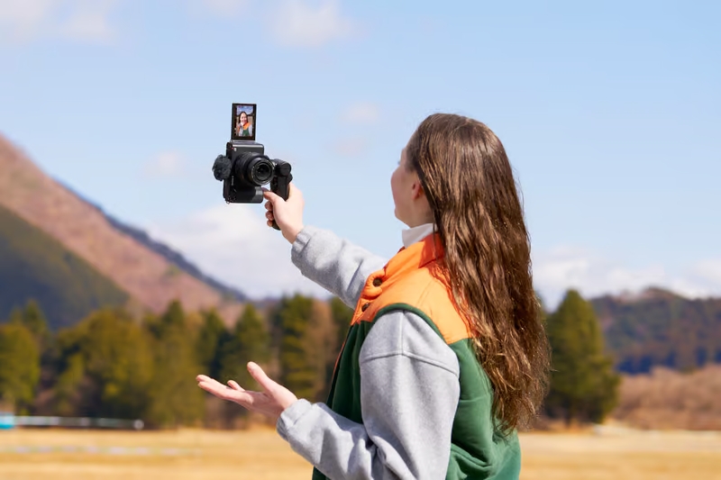 Sony "chiều lòng" nhà sáng tạo nội dung với máy ảnh vlog full-frame ZV-E1