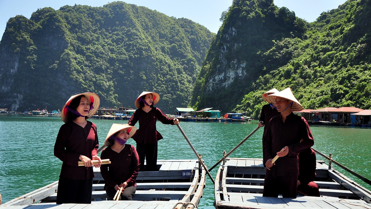 Travel+Leisure: Làng chài Cửa Vạn là một trong những thị trấn ven biển đẹp nhất thế giới
